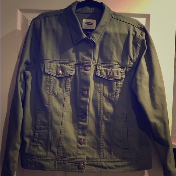 green denim jacket outfit